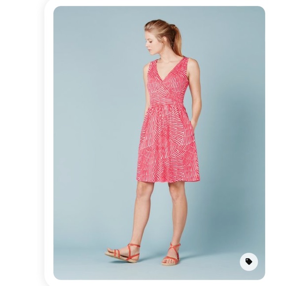 Boden Dresses & Skirts - Boden Pretty Ruched Faux Wrap Dress in red abstract print size 4